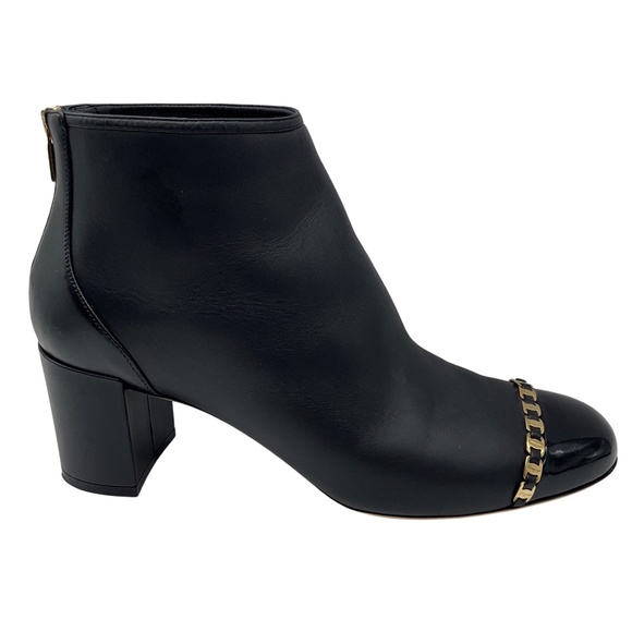 SALVATORE FERRAGAMO BLACK / GOLD CHAIN DETAIL PATENT LEATHER CAP TOE LEATHER ANK - Picture 2 of 9